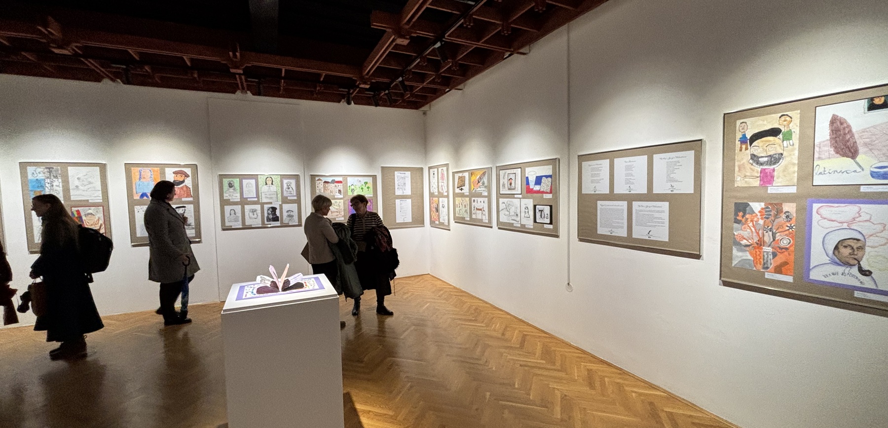 Fotografija razstavljenih del v Galeriji Posavskega muzeja Brežice