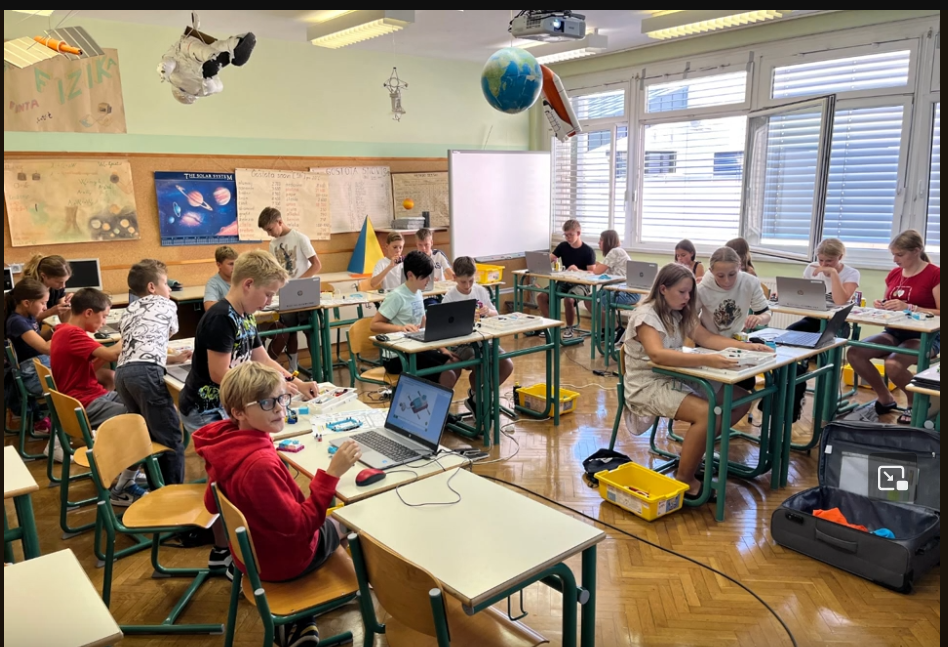 DELAVNICE ROBOTIKE MED POLETNIMI POČITNICAMI