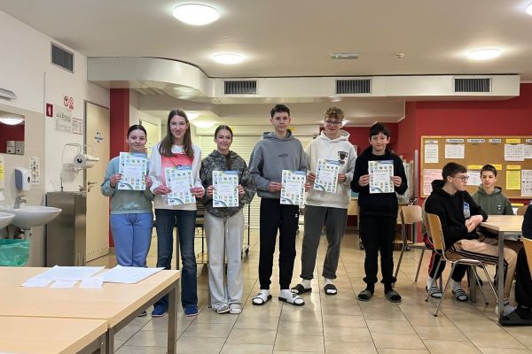 Podelitev pohval osmošolcem in devetošolcem