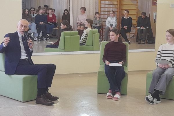 Dr. Jazbec med pogovorom