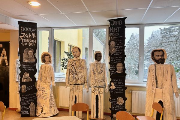 Šolski hodniki z izdelki učencev