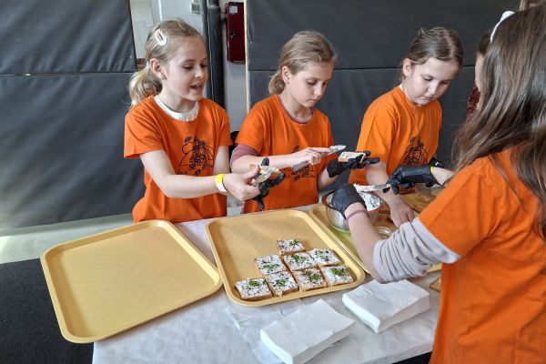 Veliko kruhkov je bilo treba namazati