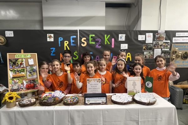 Tretješolci, skupinska slika za spomin