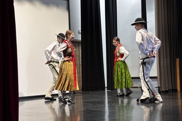 Prikaz poljskega ljudskega plesa